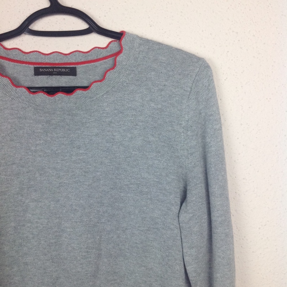 Banana Republic Pullover Sweater Scallop Neckline